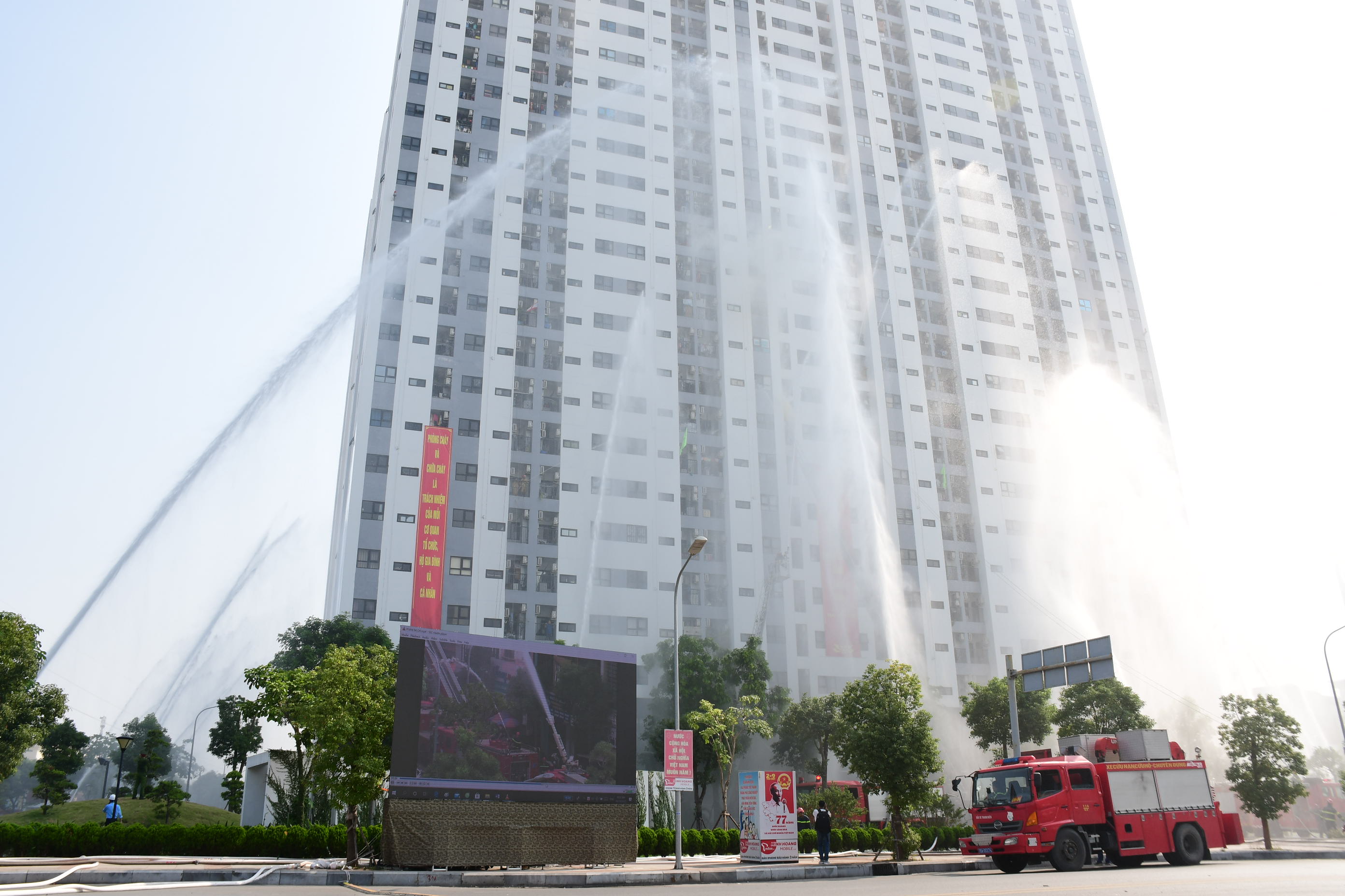 Kỹ năng thoát nạn khi xảy ra cháy tại chung cư, nhà cao tầng